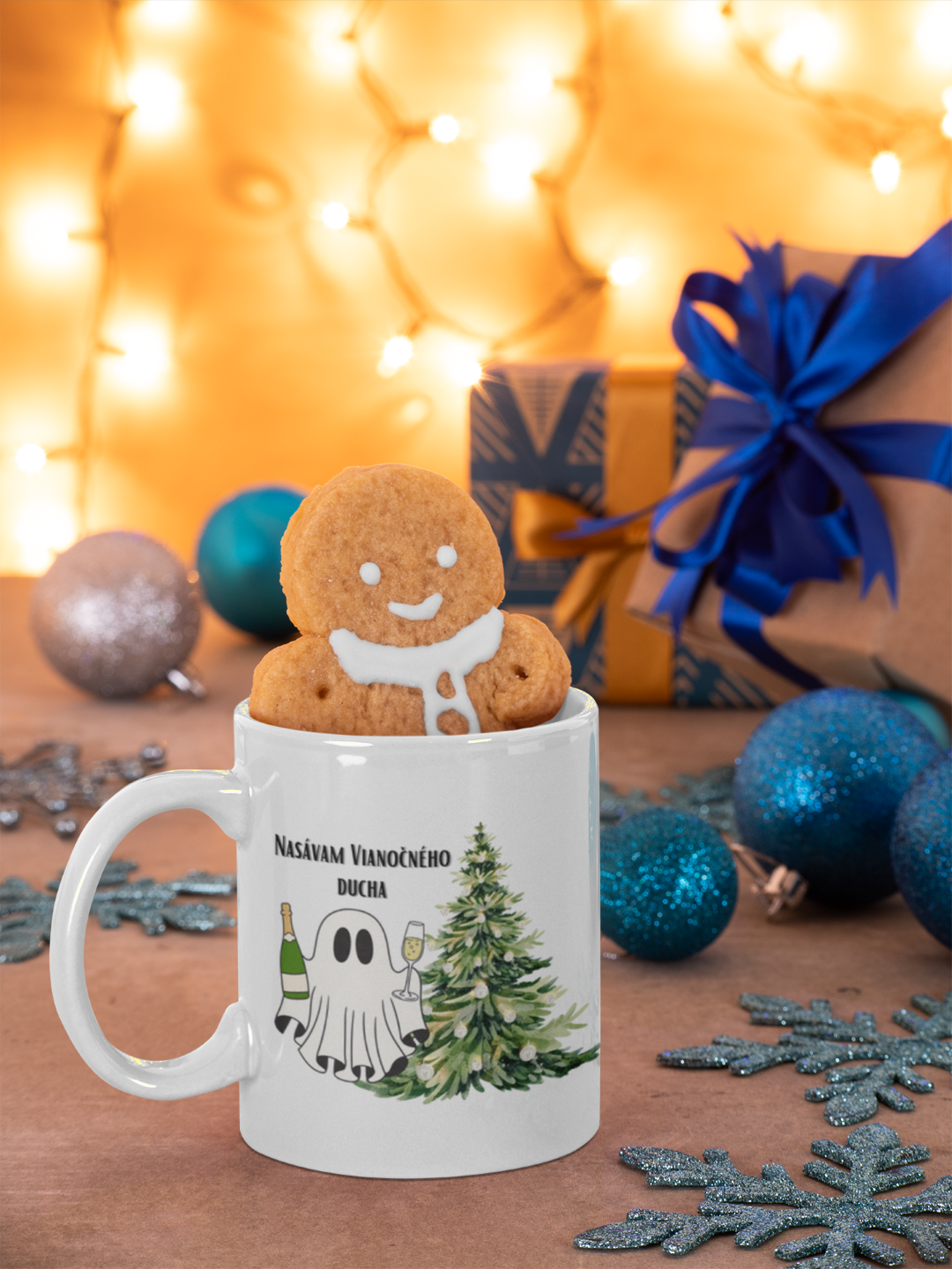 mockup-featuring-a-gingerbread-man-inside-an-11-oz-coffee-mug-m47.png Hrnček Nasávam Vianočného ducha – Obrázok 1