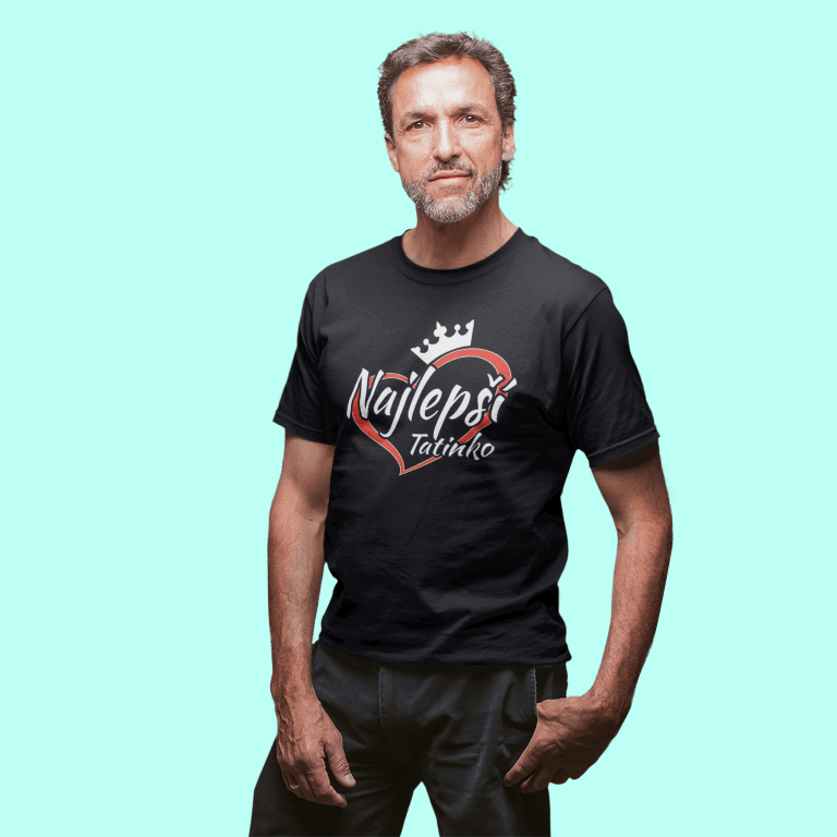 transparent-mockup-of-a-middle-aged-man-posing-with-a-t-shirt-a20323.png Tričko s potlačou – Najlepší tatinko – Obrázok 1