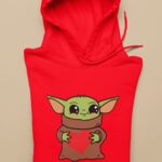 Mikina s potlačou – Baby Yoda so srdiečkom